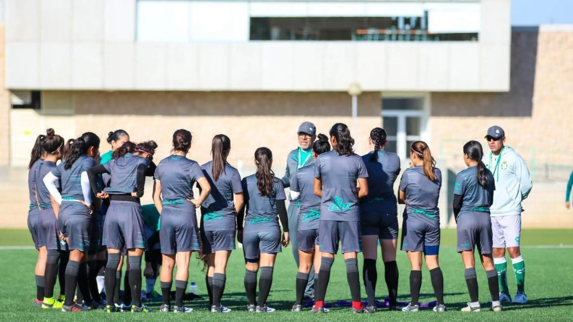 44 Santos Femenil se prepara para enfrentar al Necaxa